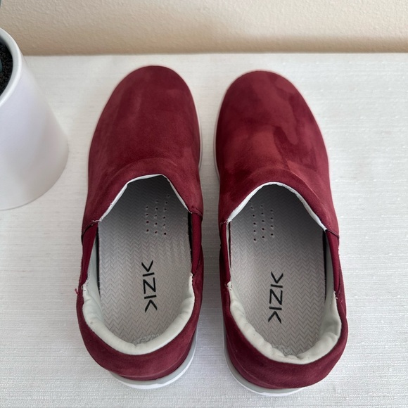 Kizik Paris Maroon Suede Slip On Sneakers Women’s 7 - Picture 11 of 14